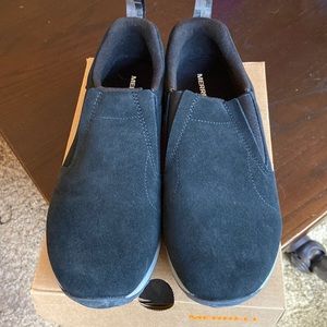 NEW!  Boys Merrell Jungle Moc Frosty waterproof shoes.  Size 4 1/2, black